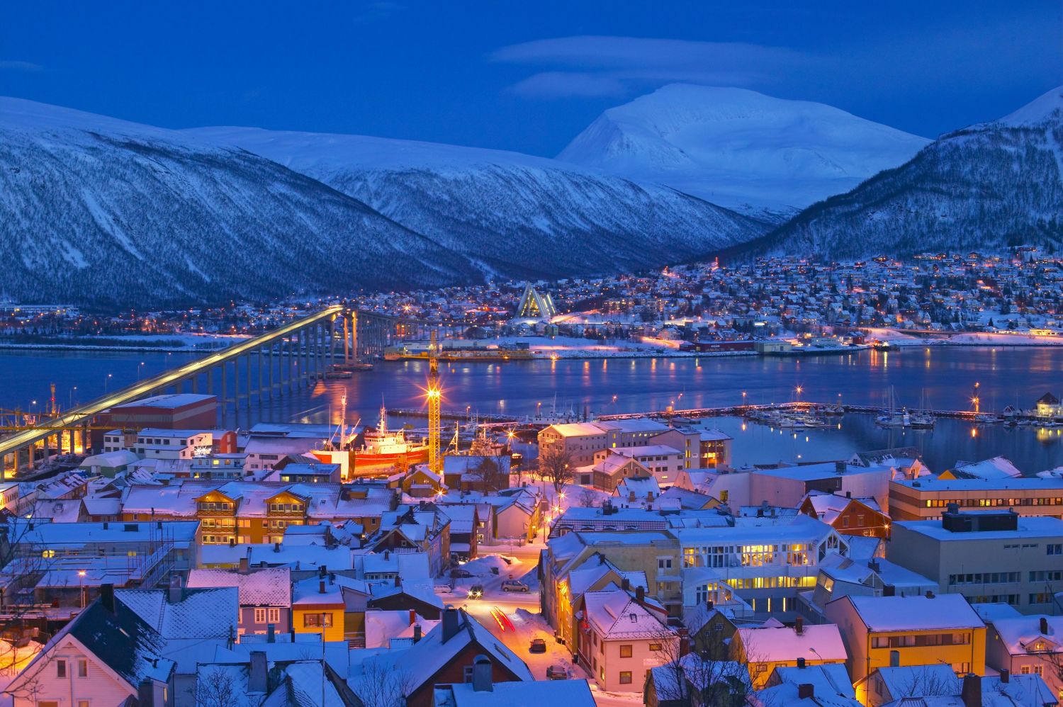 Blue hour in Tromsø. Photo: Baard Løken, nordnorge.com