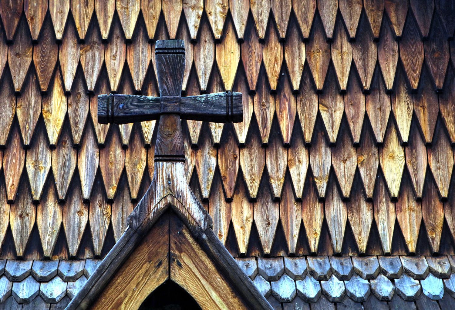 Wooden ceiling at a stave church, photo: Kirahundedog from Pixabay