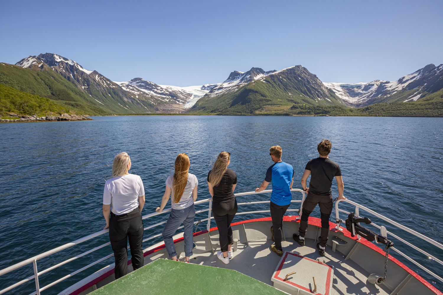Boattrip to the Svartisen glacier. Photo: Karoline Pettersen, visitbodø, no