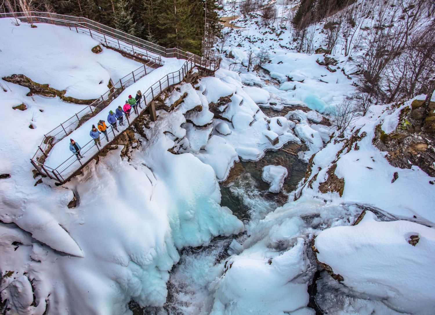 Exciting hike next to frozen waterfalls in Geiranger. Photo: Rune Hagen/Stiftinga Geirangerfjorden verdsarv
