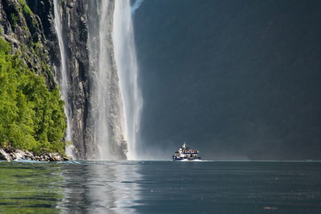 Fjordcruise close to whirling waterfalls in Geiranger. Photo Iberis Tacer/Geiranger Fjordservice