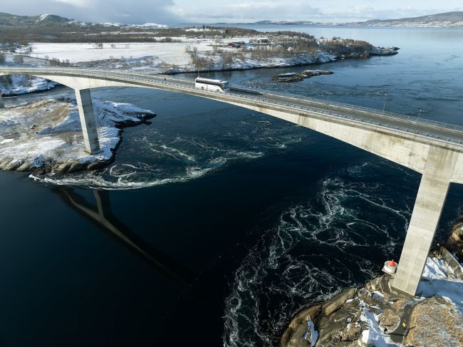 bus driving over saltstraumen