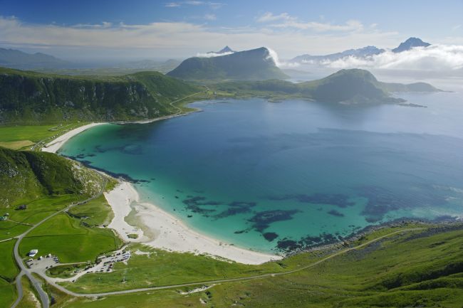 Hauklandstranda, large white beaches and green fields in Lofoten. Photo: Bård Løken, www.nordnorge.com