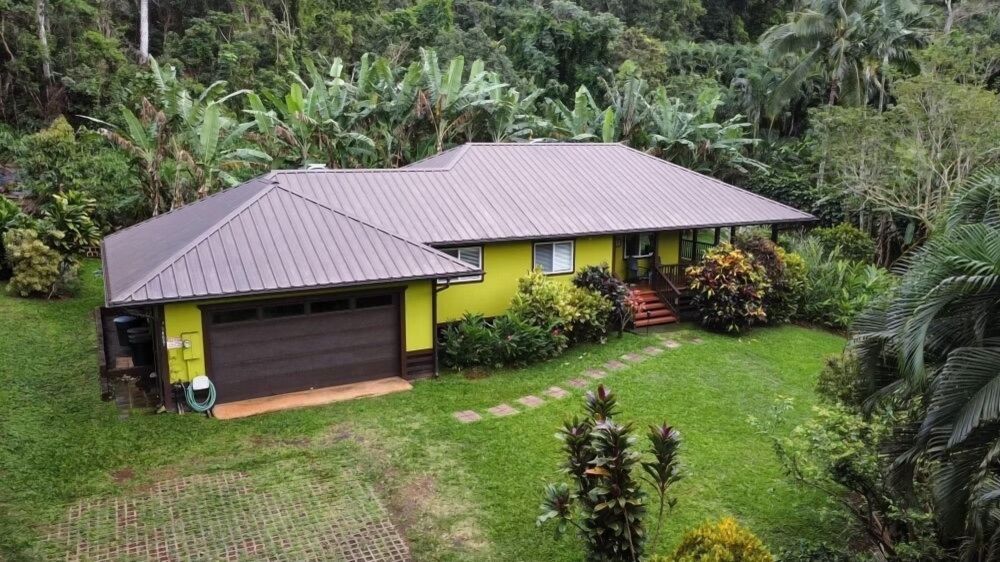 Skipper’s Beach Cabana