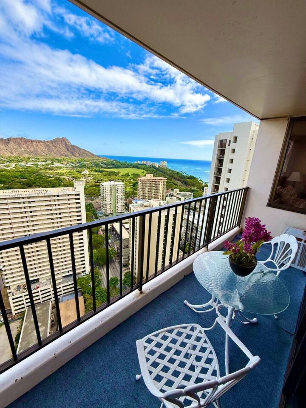 Waikiki Banyan 2308