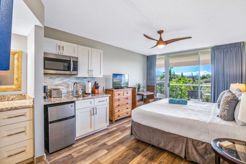 Maui Banyan Top Floor Studio