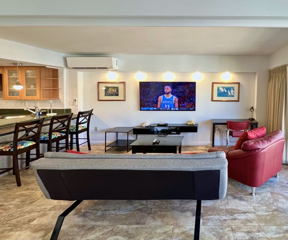 Ilikai Condominium Top Floor