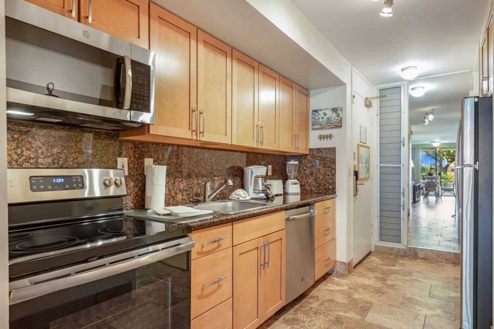 Maui Kaanapali Hale Anuenue Beachfront Condo