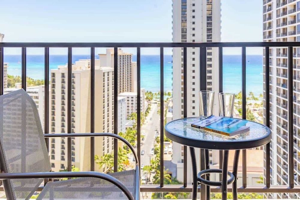 Waikiki Banyan 2601