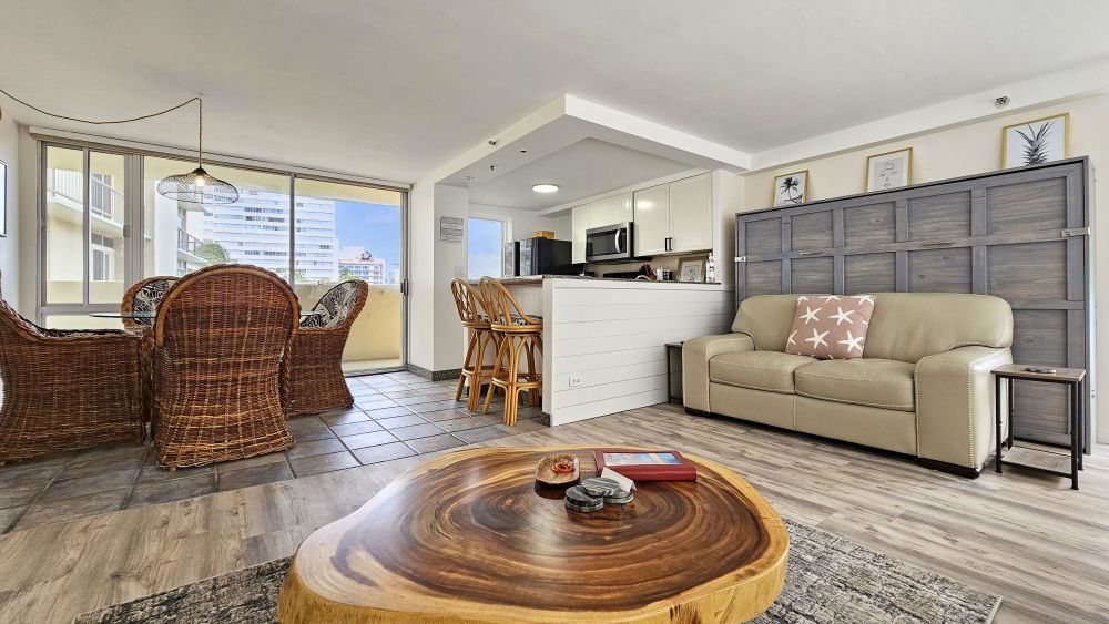 Diamond Head Oceanfront Suite #601