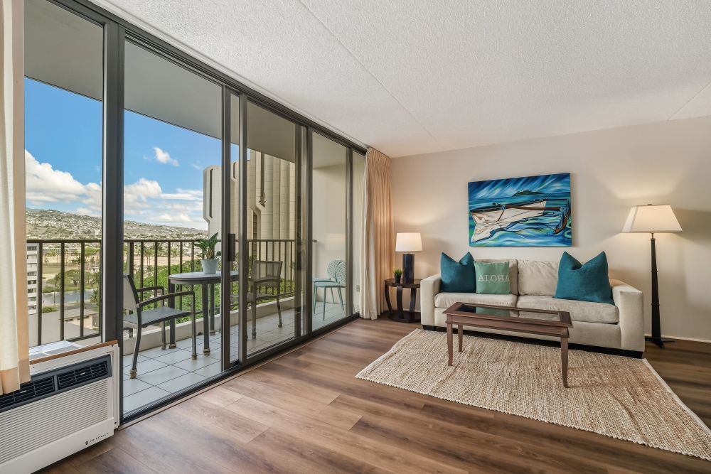 Waikiki Banyan #1105-T2