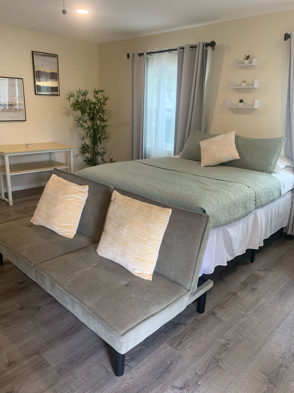 Spacious Studio Retreat Near Beaches