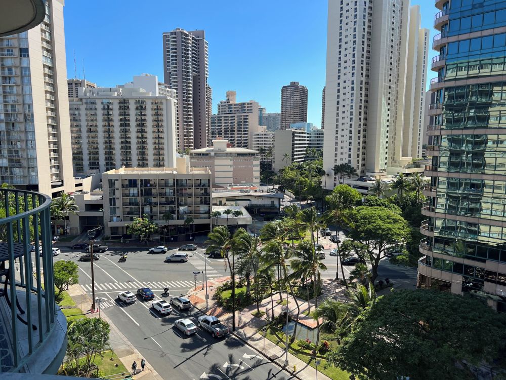 Waikiki Condo 10th Floor Retreat