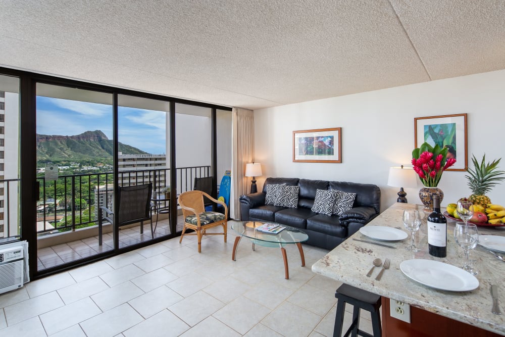 Waikiki Banyan 1 Bedroom