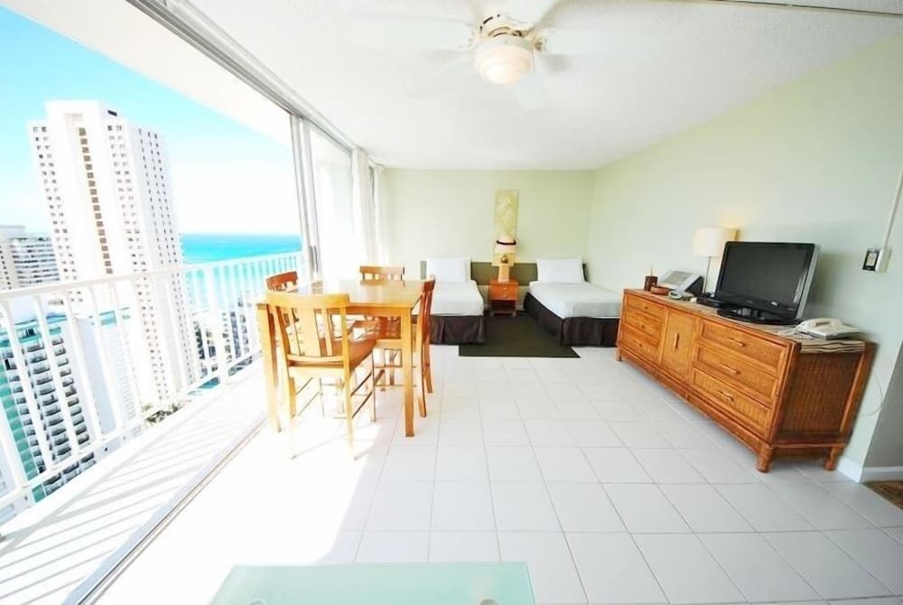 Pacific Monarch #2908