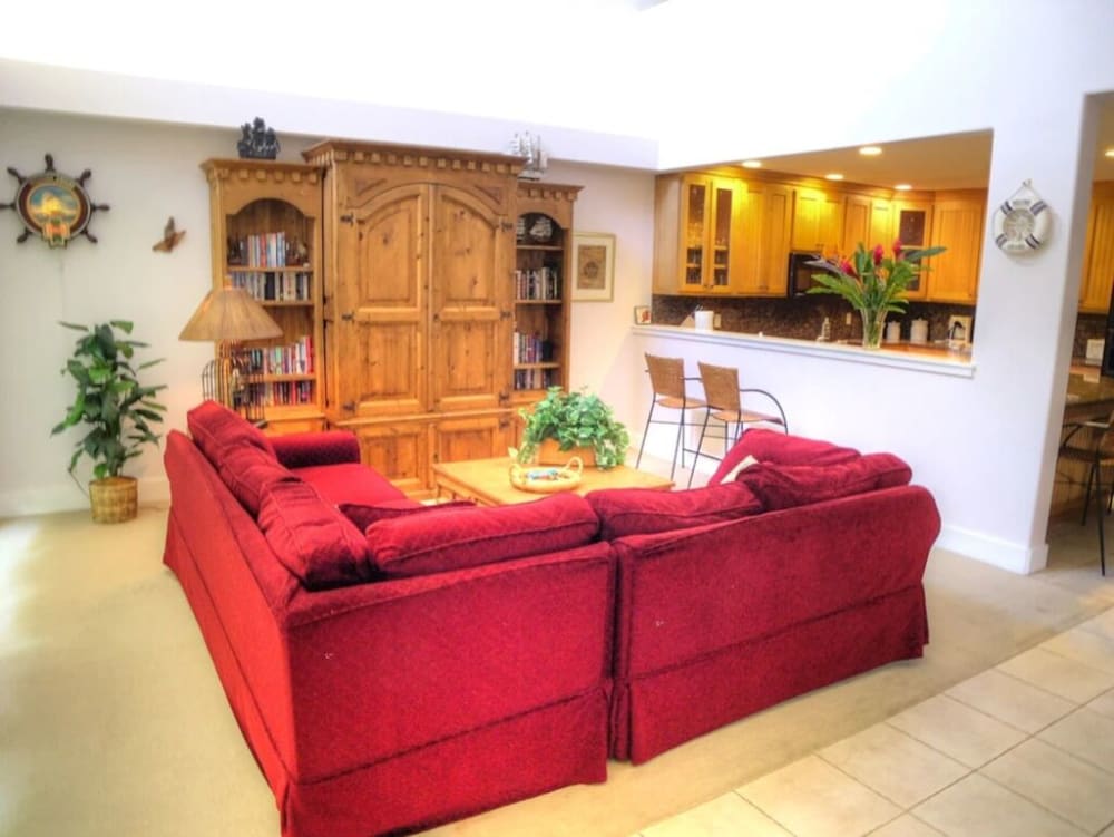 822 Regency, Moku Hale