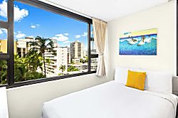 Waikiki Banyan 702 T1