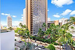 Waikiki Banyan 702 T1
