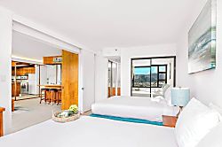 Waikiki Banyan 2205 T2