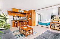 Waikiki Banyan 2205 T2