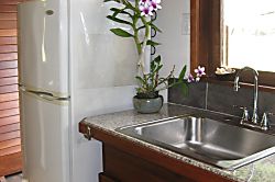 Garden house hideaway - Shower, towels, soap, shampoo