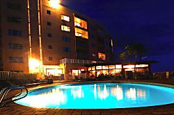 Menehune Shores  2 Bedroom Oceanfront Unit - Pool