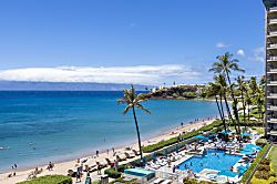 Whaler on Kaanapali Beach 552