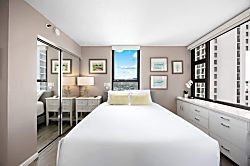 Waikiki Banyan 2414 T2