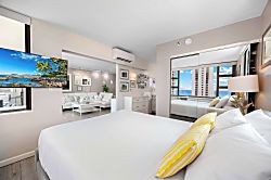 Waikiki Banyan 2414 T2