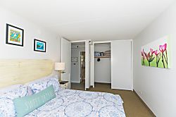 Waikiki Sunset Ocean View 1BR