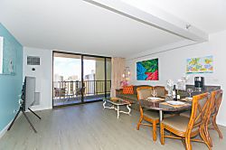 Waikiki Sunset Ocean View 1BR