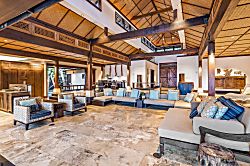 Oceanfront Luxury Villa with Infinity Pool