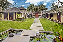 Oceanfront Luxury Villa with Infinity Pool