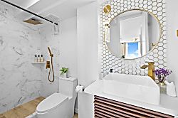 Waikiki Ocean View Condo 1801