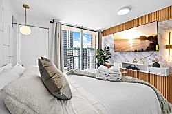 Waikiki Ocean View Condo 1801
