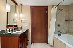 Beach Villas at Ko Olina O-1105 - The shared guest full bathroom has a shower and tub combo.
