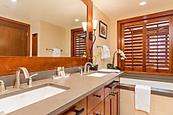 Beach Villas at Ko Olina O-521 - The en-suite primary bathroom is a full bathroom.