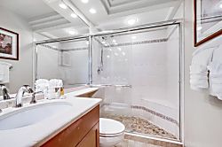 Royal Mauian 607