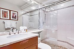 Royal Mauian 607