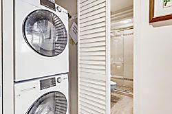 Royal Mauian 607