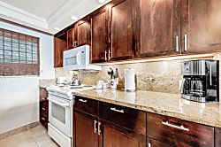 Royal Mauian 607