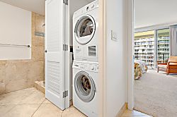 The Whaler 707 - Luxurious Oceanview Suite