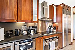 Beach Villas at Ko Olina B-308 - Whether you’re whipping up breakfast or blending beachy cocktails, this upscale kitchen ha
