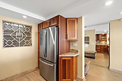 Royal Mauian 218