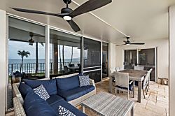 Royal Mauian 218