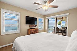 Royal Mauian 218