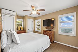 Royal Mauian 218