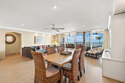 Royal Mauian 218