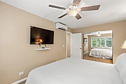 Royal Mauian 218