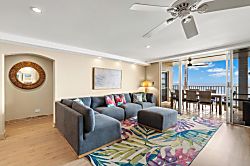 Royal Mauian 218